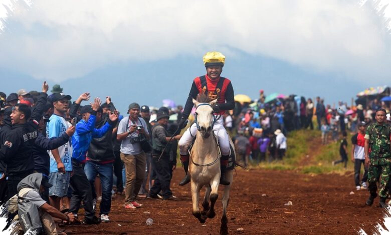 Dari Pesta Panen ke Arena Kemerdekaan, Kisah Pacu Kude yang Tetap Lestari