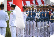 Dari Papua hingga Sumatera Utara, Ini 9 Petugas Penurunan Bendera di Istana