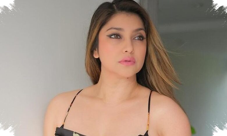 Tak Ikut Tren Injeksi Wajah, Sarah Azhari Andalkan Cuci Muka dan Makanan Sehat di Usia 49 Tahun