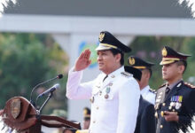 Lucky Hakim Nyaris Didekati saat Pengibaran Bendera, Perempuan Dibawa ke RSUD Indramayu