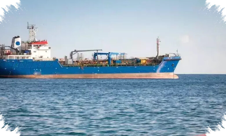 Dari Laut ke Daratan, Minyak Tanker Caroline Bezengi Cemari Pesisir Oman